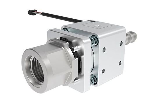 Die 'schwimmenden Adapter' von „UQDB“ werden an der männlichen Schnellkupplung angebracht, um die erforderliche Schwimmfähigkeit in X-, Y- und Z-Achse zu gewährleisten und so die korrekte Ausrichtung der männlichen Schnellkupplung mit dem Gestellverteiler sicherzustellen. Die Schwimmfähigkeit in Z-Achse kann mit einem Mikroschalter kombiniert werden, um die korrekte Verbindung der Schnellkupplungen anzuzeigen.(Bild:  Southco Manufacturing Limited)