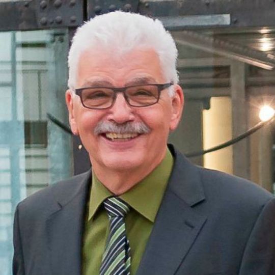 Hat gut lachen: Nach 38 Jahren beim Kfz-Gewerbe NRW verabschiedet sich Dieter Paust in die passive Phase der Altersteilzeit.(Foto:  Baeuchle)