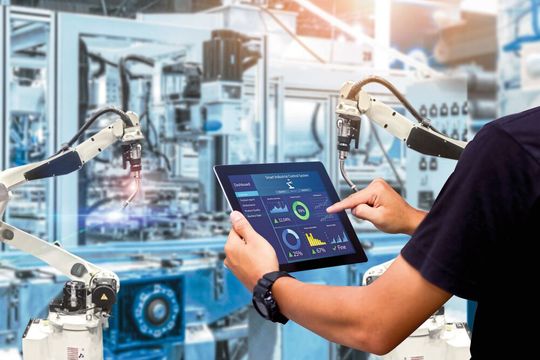 Experten vom Fraunhofer-Institut für Produktionsanlagen und Konstruktion IPK haben kürzlich mit anderen Profis darüber diskutiert, vor welchen Herausforderungen der Maschinenbau steht, wenn es um Digitalisierung und Vernetzung geht. Lesen Sie hier, was dabei herauskam. Experten vom Fraunhofer-Institut für Produktionsanlagen und Konstruktion IPK haben kürzlich mit anderen Profis darüber diskutiert, vor welchen Herausforderungen der Maschinenbau steht, wenn es um Digitalisierung und Vernetzung geht. Lesen Sie hier, was dabei herauskam.