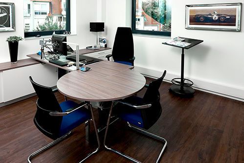 Schick, schick: Die neuen Büroräume zeigen noch wenig Gebrauchsspuren. (Kfz-Gewerbe NRW)