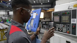 ipad-with-manifest-factory-floor-image (Quelle: Taqtile)