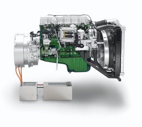 Der Antrieb erfolgt über einen Sieben-Liter-Diesel- sowie einen Elektromotor. (Archiv: Vogel Business Media)