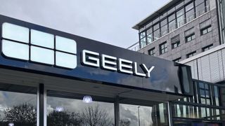 Der Hauptbetrieb der Kohl-Gruppe in Aachen war das erste deutsche Autohaus mit Geely-Außen-CI an der Fassade. (Bild: Rehberg/VCG)