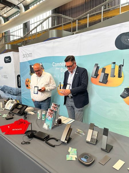 Erstmal das Handy checken... (Bild: Vogel IT-Medien GmbH)