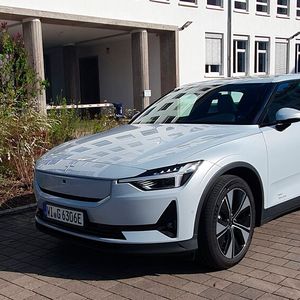 Die einzige Designänderung ist, dass der Kühlergrill jetzt geschlossen ist.(Bild:  Mauritz – VCG)