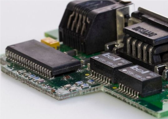 Das Ifo-Institut hat die Industrie erneut danach gefragt, wie es mit dem Materialmangel aussieht. Demnach bessert sich die Lage in manchen Branchen. Andere, wie die Elektronik oder der Maschinenbau, leiden aber weiter. Hier ein kleiner Einblick in die Lage.(Bild:  Chr. Kasiano)