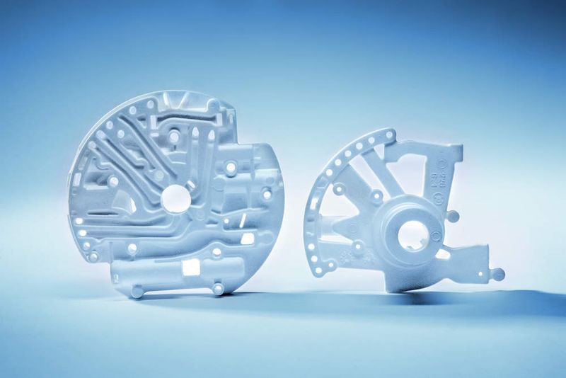 Die zwei Segmente aus Partikelschaum  werden zu einem Modell zusammengesetzt. (Archiv: Vogel Business Media)