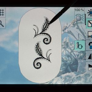 Der hochaufgelöste 7-Zoll-Touchscreen macht die Bedienung komfortabel. 