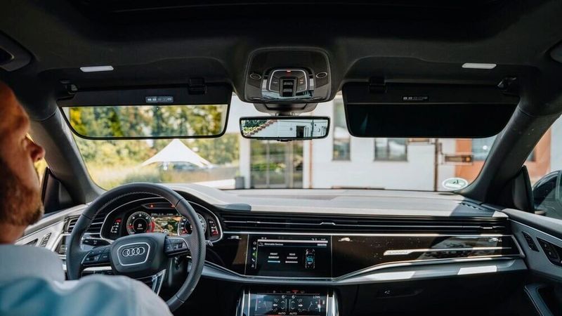 The new sun visor can be darkened automatically or manually(Image: Gentex GmbH)