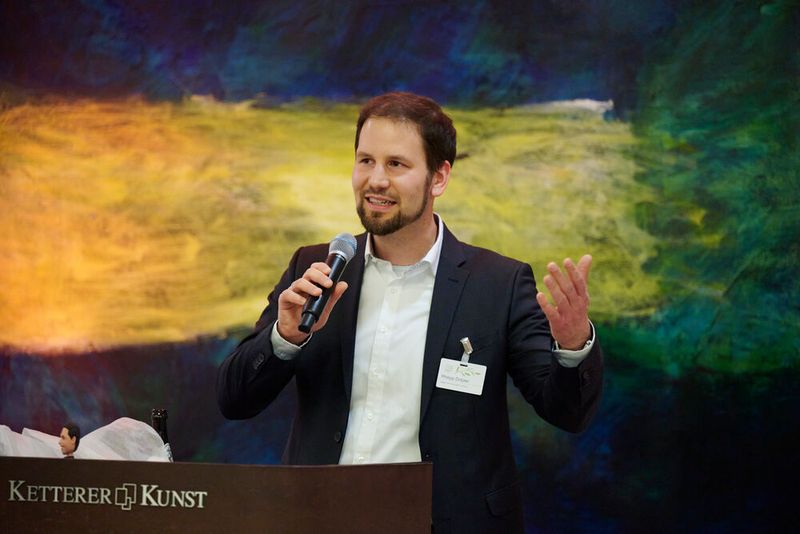 Impressionen vom ELEKTRONIKPRAXIS Frühlingsfest 2023 im Ketterer Kunst mit der Verabschiedung von Johann Wiesböck.  (Bild: © EYE AM CHRIS)