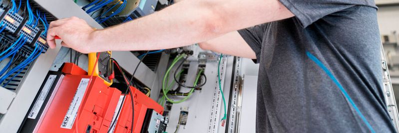 Die Einrichtung des Fernwartungsmoduls ist einfach und kann vom Kunden in kurzer Zeit selbst erledigt werden. Es wird als Komplettset in einem vorkonfektionierten Koffer mit allen Soft- und Hardware-Komponenten geliefert.(Bild:  BBG)