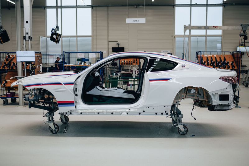 Die Montage des BMW 3.0 CSL erfolgt in einem eigens etablierten Manufakturbetrieb in Moosthenning, nördlich von Dingolfing. (Bild: BMW)
