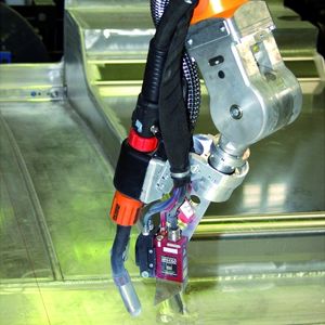 Lasersensorik und Kamera am Brenner sorgen für eine optimale Nahterkennung und -verfolgung und somit für saubere Schweißergebnisse.