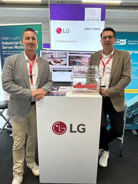 Dordi Stoimenovski (l.) und Kai Volmer (LG) sind sehr zufrieden mit dem Event. (Bild: Vogel IT-Medien GmbH)