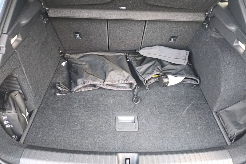 Der Kofferraum ist wegen der knapp 20 kWh großen Batterie circa 90 Liter kleiner als beim Verbrenner-Terramar. (Bild: Sven Prawitz/Vogel Communications Group)