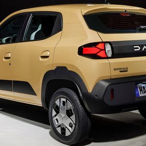 Auf eine Dachreling verzichtet der Spring künftig.(Bild:  Dacia)