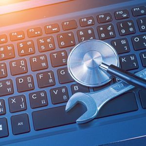 Wann wird die Maschine (voraussichtlich) „krank“? Diese Frage lässt sich mit der Analyse von aktuellen Betriebs-, Maschinen- und Produktionsdaten so frühzeitig beantworten, dass Maßnahmen eingeleitet werden können.