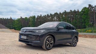 Ein freundliches Gesicht und weniger Kanten als beim Vorgänger – so zeigt sich die dritte Generation des VW Tiguan. (Bild: Rosenow – VCG)