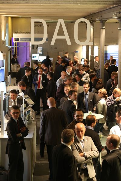 Auf dem VIP 2013 referierten unter anderem Rahman Jamal (Technical & Marketing Director Europe, National Instruments) und Dr. James Truchard (CEO und Mitbegründer von National Instruments). Für die zahlreichen Teilnehmer gab es neben jeder Mende Informationen auch einen praktische Einheit mit Workshops. (National Instruments)
