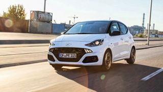 Der Hyundai i10 hat sich im Januar auf Platz eins in der Zulassungsstatistik bei den Kleinstfahrzeugen geschoben. (Bild: Hyundai)