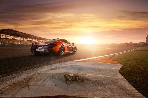 Der McLaren P1: der Supersportwagen mit Hybridantrieb und einer Systemleistung knapp 675 kW und 900 Nm Drehmoment (McLaren Automotive Limited)