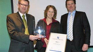 Andreas Blecher und Kerstin Spittel, Ejot Marketing und Tim Schmidt, Marketing-Club Siegen, bei der feierlichen Übergabe des Marketing-Award (v.l.n.r.). (Archiv: Vogel Business Media)