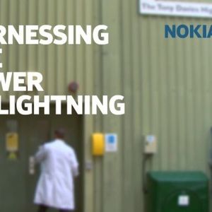 Wissenschaftler zähmen die Energie eines Blitzes, um Akkus zu laden