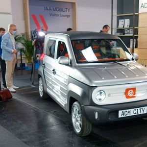 Der Micro-Stromer City One vom Start-up Adaptive City Mobility (ACM) ist optisch nicht nur ein kleiner Herzensbrecher, sondern hat auch einiges zu bieten – unter anderem Wechselakkus.(Bild:  Wehner)