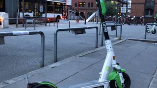 E-Scooter sorgen weiter für Schlagzeilen. (Seyerlein/»kfz-betrieb«)