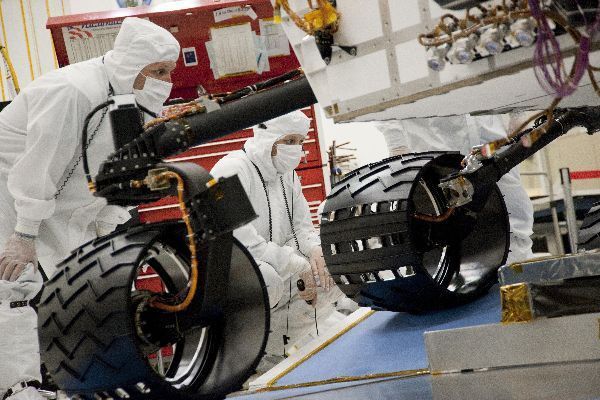 Die Räder von Curiosity messen etwa einen halben Meter im Durchmesser und bestehen aus Aluminium und Titan. (Archiv: Vogel Business Media)