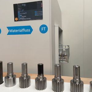 Ein Foto aus der Demofabrik mit den Bauteilen.(Bild:  René Maiwald/ Remmel Consulting)