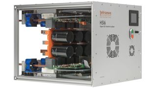 Der HSI6-Prüfumrichter: wird als sechsphasige Ausführung in zwei Varianten angeboten: für DC-Spannungen bis 850 V und bis 1.200 V.  (Bild: Tetranes)