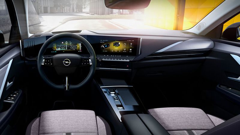 Das Cockpit wirkt aufgeräumt. (Bild: Opel)