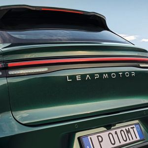 Die Batteriezellen werden beim C10 direkt ins Chassis eingebaut.(Bild:  Stellantis)