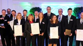 Über den Umweltpreis für Unternehmen freuen sich die Unternehmen Mader, Elobau, Sick, Ensinger Mineral-Heilquellen und Theo Beutinger. (Bild: Mader)