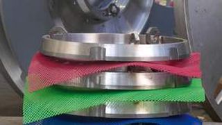 Der mehrfach verwendbare Transportschutz ist hoch widerstandsfähig gegen mechanische Beanspruchungen und unempfindlich gegenüber den üblichen Ölen, Fetten und Flüssigkeiten. (Archiv: Vogel Business Media)