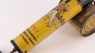 Dieser Pumpzerstäuber wurde 1928 in Deuschland hergestellt. (Bullenwächter/CC BY-SA 3.0 (http://creativecommons.org/licenses/by-sa/3.0)/via Wikimedia Commons)