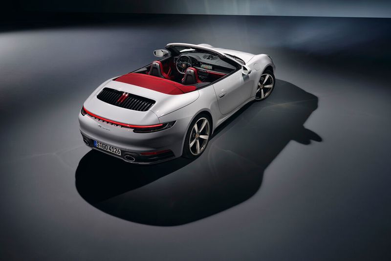 Den Porsche Carrera gibt es auch als Cabriolet.  (Porsche)