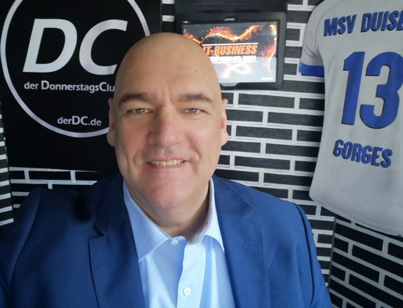 Zur Feier des Tages hat Oliver Gorges, cop software + services, extra den Anzug rausgeholt. (cop software + services)