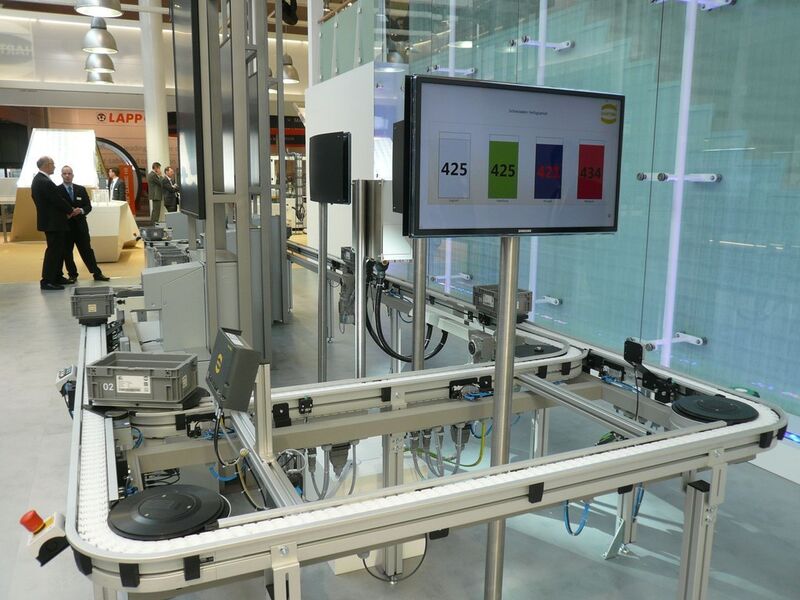 Konfigurierbare autonome Fertigungsmodule sind mit Plug-and-Produce-Fähigkeiten, eigener Steuerung und einer zentralen, modulunabhängigen Mensch-Maschine-Schnittstelle ausgestattet. (Bild: Harting)
