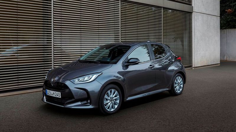Optisch ist der Mazda 2 ein Toyota Yaris. (Mazda)