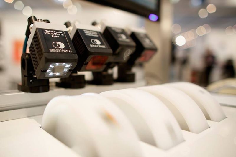 Auf Wunsch der Organisatoren sind die Stände einfach gehalten, die Aussteller müssen wenig Aufwand und Kosten investieren. (Bild: Clarion Events)