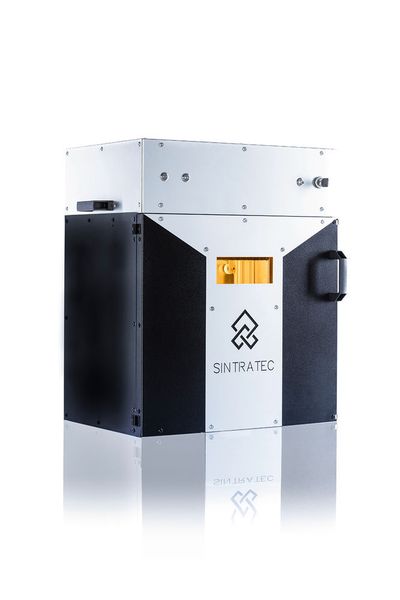 Der Bausatz «Kit» ist innert durchschnittlich vier Tagen zusammengebaut und kostet 5000 CHF. Druckvolumen: 11 x 11 x 11 cm. Druckgeschwindigkeit: 11 cm3/h. (Sintratec)