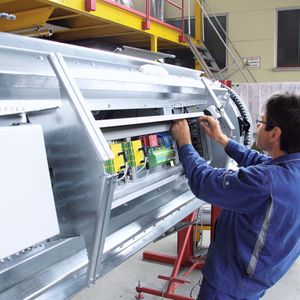 Fertigstellung eines Towers in den Produktionshallen der Gebr. Heege GmbH.