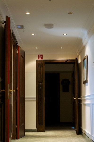Abbildung 3: Deckenmontage am Hotelflur des Albona Nova (Archiv: Vogel Business Media)
