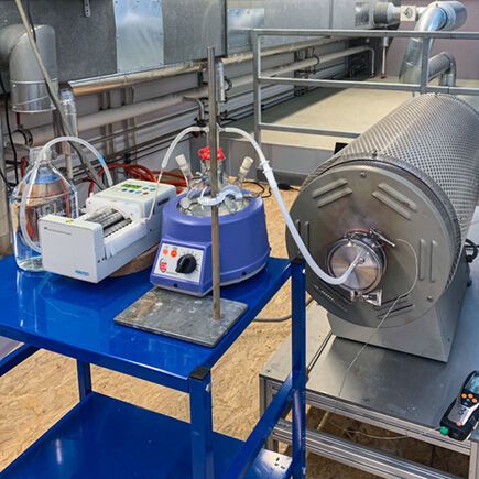 The corrosion behavior of the ceramic samples was investigated using a specially developed high-temperature tube furnace. (Source:  Empa)