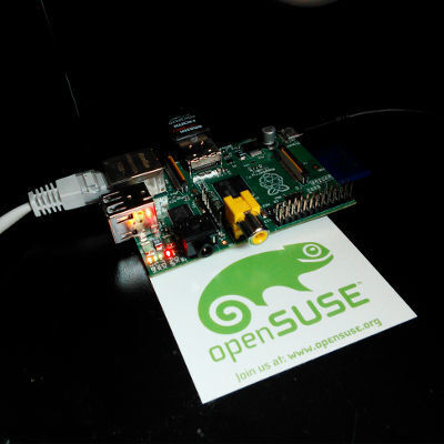 Gerade in Deutschland als Linux-Distribution noch recht beliebt: OpenSUSE unterstützt auch die ARM-Prozessorarchitektur und lässt sich auch für den Einsatz auf dem Raspberry Pi anpassen. (Bild: Opensuse.org)