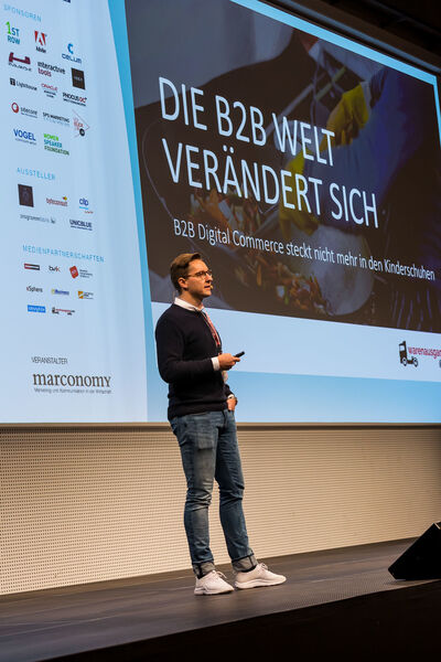 Lennart Paul beschreibt die aktuelle Lage im B2B E-Commerce. (Vogel Business Media © Stefan Bausewein)