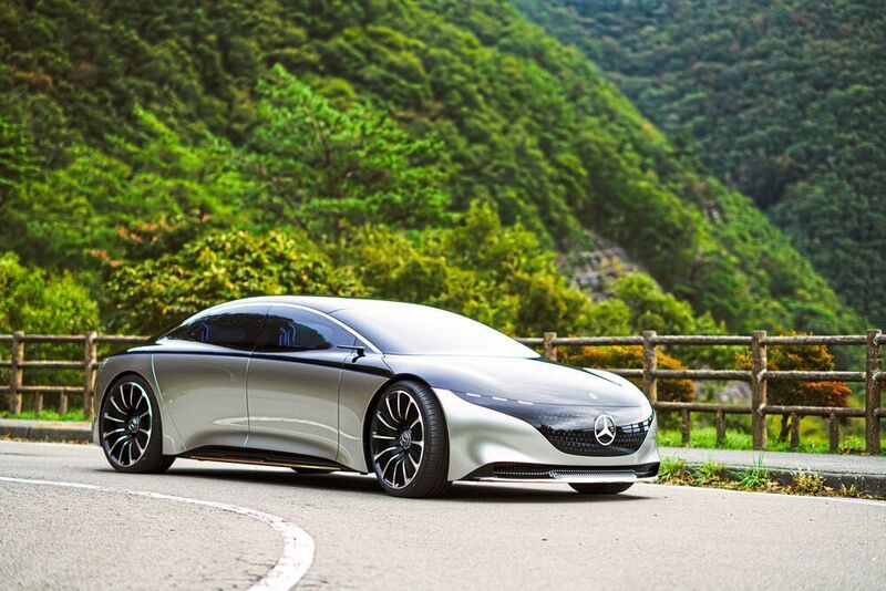 Hinter dem Steuer des Mercedes Vision EQS fühlt man sich wie in der Zukunft. (Daimler)