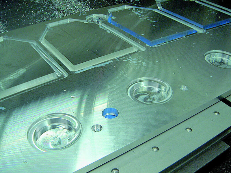 Bild 7: Vac-Mat-Platten ermöglichen das Fertigen von Durchbrüchen.  Bild: Witte (Archiv: Vogel Business Media)